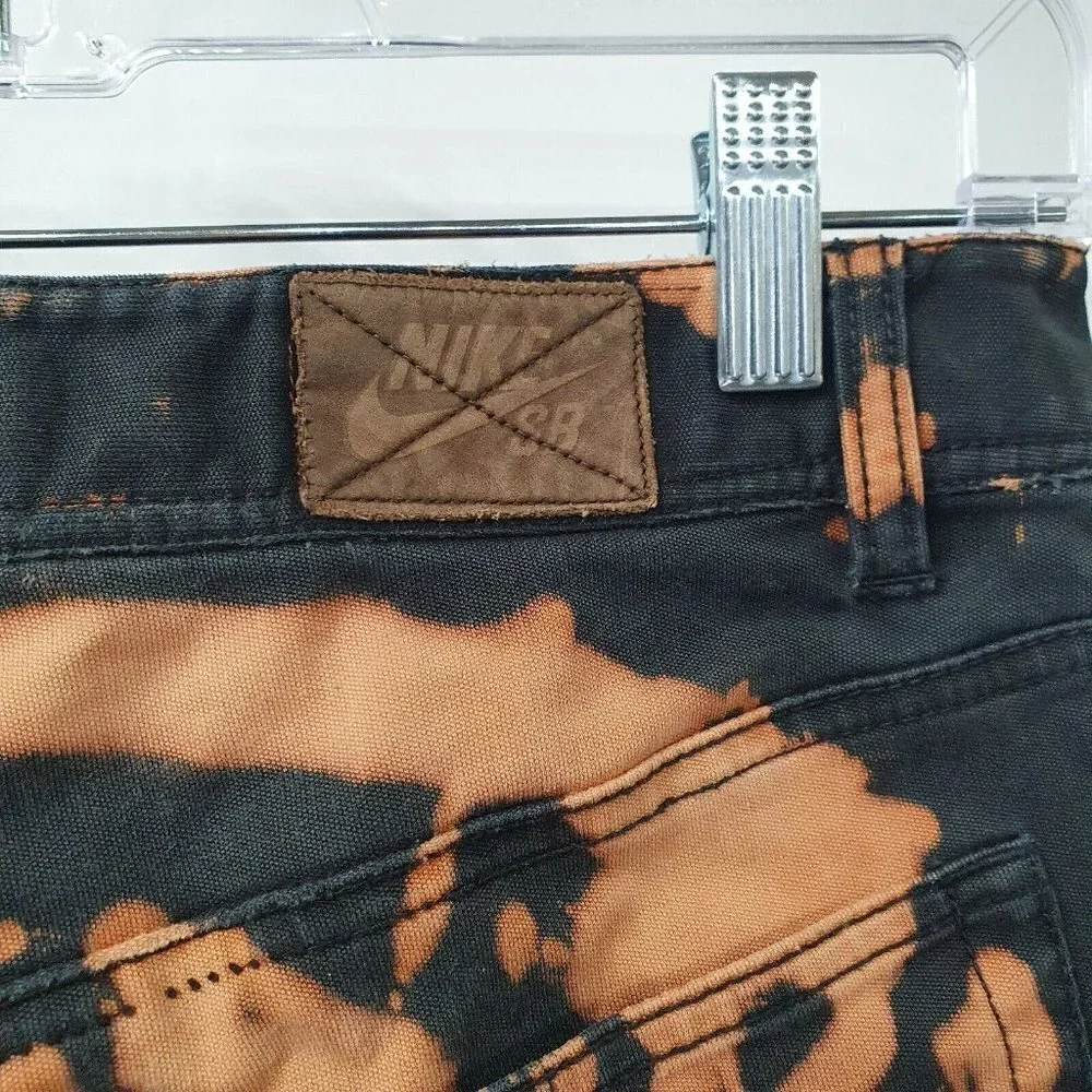 NIKE SB Skateboarding Men's 28 Bleach‎ Dye Black Denim Jeans Shorts 5 Pockets